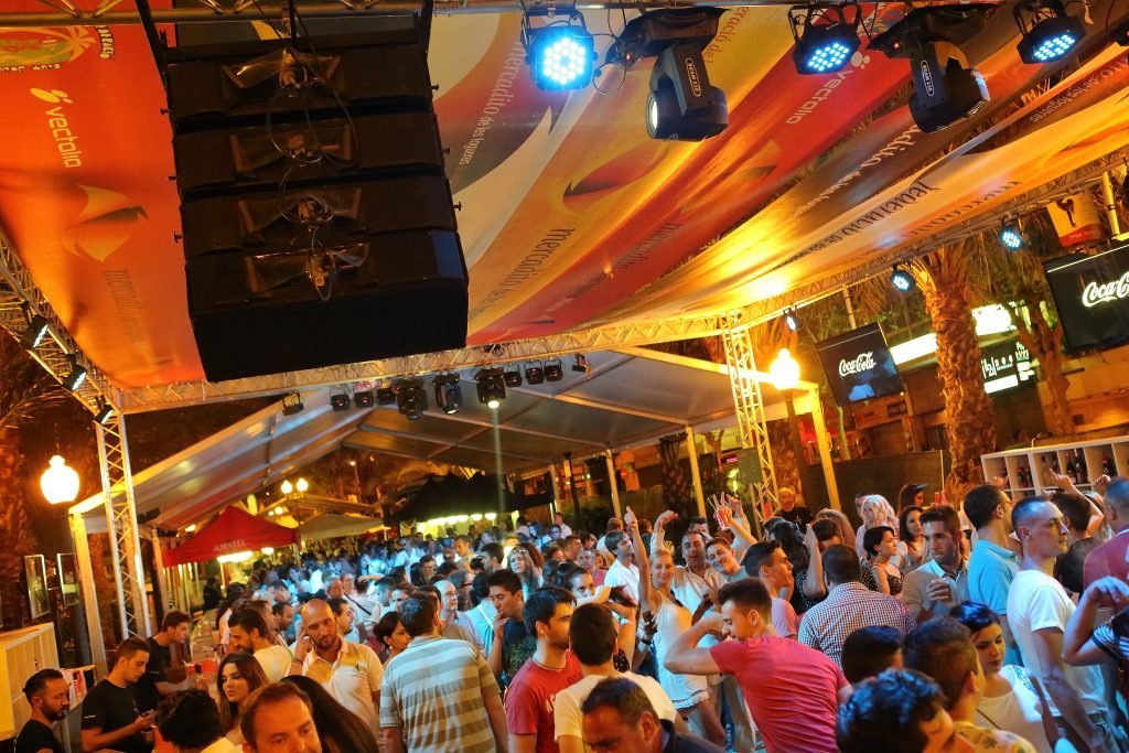 Las Hogueras toman Alicante este fin de semana con barbacoas, almuerzos y fiestas temáticas