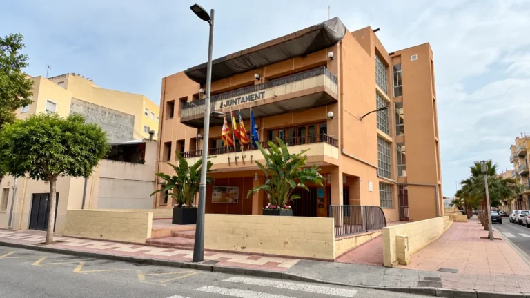 El Campello moviliza más de 2,5 millones de euros en inversiones y compra un edificio frente al Ayuntamiento