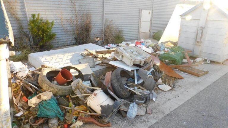San Vicente multa con 4.000 euros en un mes por vertidos ilegales y detecta 15 puntos negros con un dron