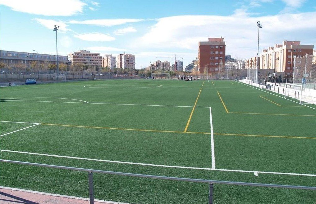 Alicante renovará las pistas deportivas deterioradas en Garbinet, Colonia Requena y La Cigüeña tras años de desgaste