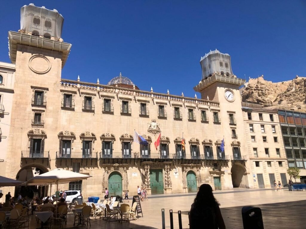 Alicante rebaja un 1,20% el IBI a más de 336.000 viviendas y locales