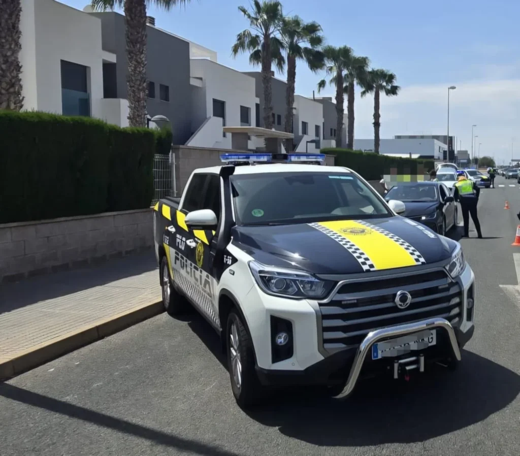 Cuatro detenidos en Orihuela Costa por retener y agredir a un hombre: incautan armas, drogas y munición