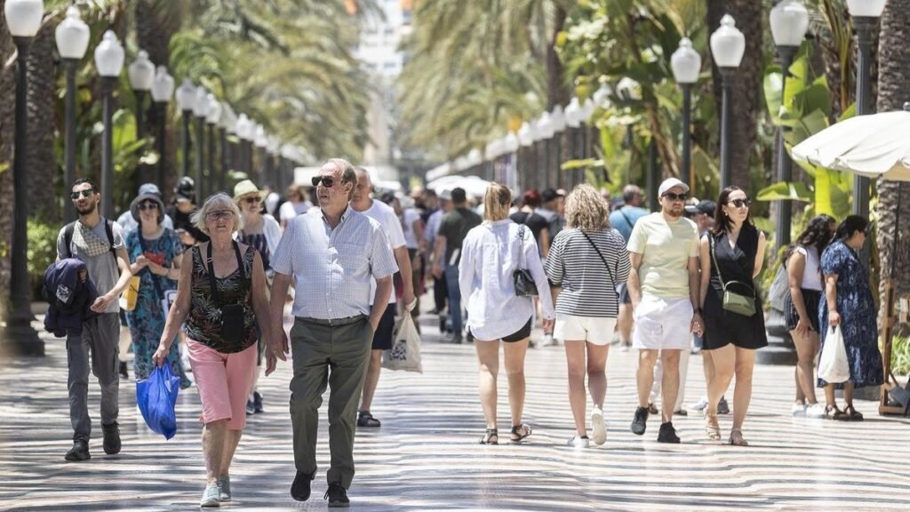 Alicante cierra un verano histórico con el 88,4% de ocupación turística