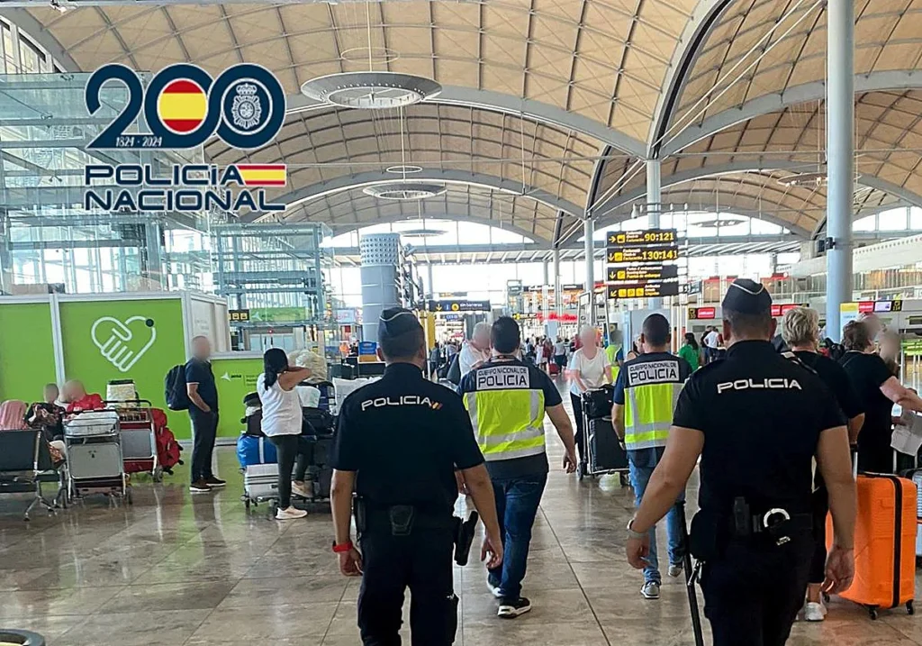 Detenido en el aeropuerto de Alicante un hombre reclamado por Polonia por 77 delitos financieros y fiscales