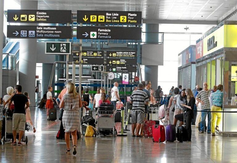 Tres detenidos en el aeropuerto de Alicante-Elche por robar y actuar como grupo criminal itinerante
