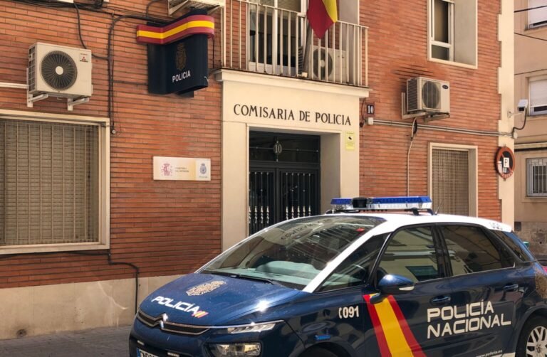 Detenido en Alcoi por cobrar hasta 250 euros a inmigrantes a cambio de ofrecerles empadronamientos falsos