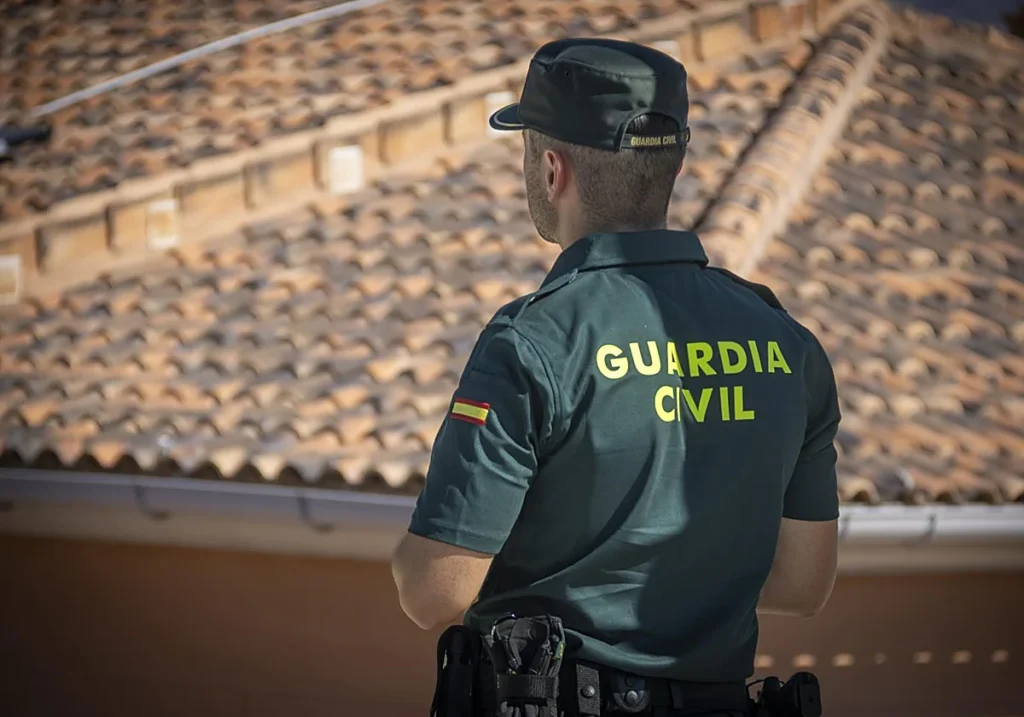 Detenida en Alicante una fugitiva checa buscada internacionalmente por tráfico de armas