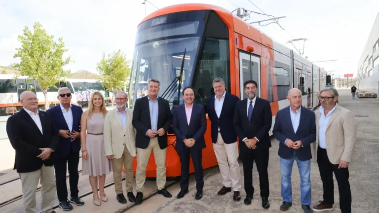 El Tram d’Alacant suma seis nuevos tranvías: más de 1.700 plazas