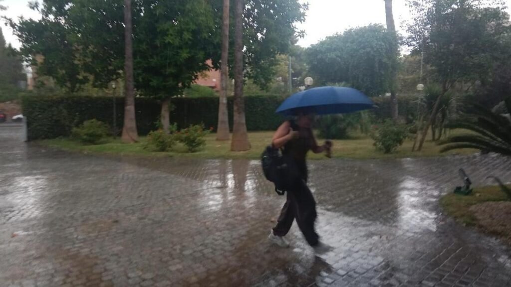 Las tormentas llegan a dejar hasta más de 100 litros por metro cuadrado en cuatro horas en el norte de Alicante