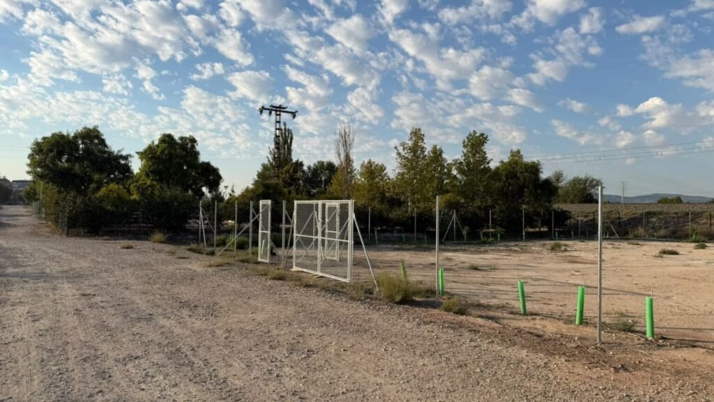Villena amplía el Parque Canino del Recinto Ferial y crea una nueva zona para perros en la Pinada Galbis
