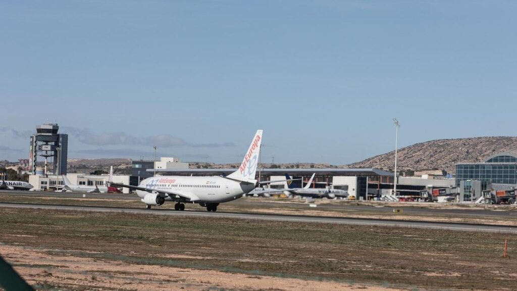 El aeropuerto de Alicante-Elche expropia terrenos para ampliarse