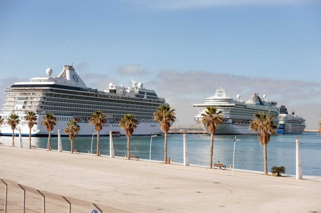Alicante recibe tres cruceros con 3.700 turistas
