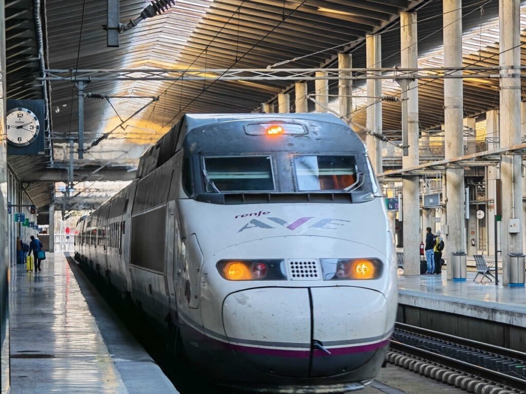 La red ferroviaria alicantina al límite: Averías, robos y sabotajes ponen en jaque la seguridad