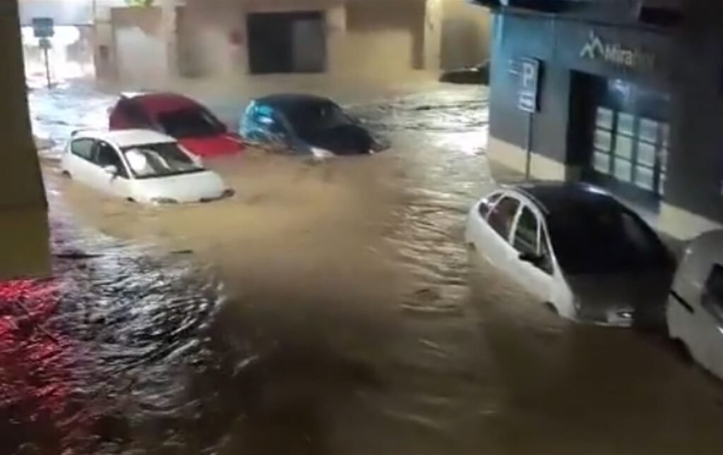 La DANA Adam desata el caos en Alicante con más de 50 intervenciones en plena noche