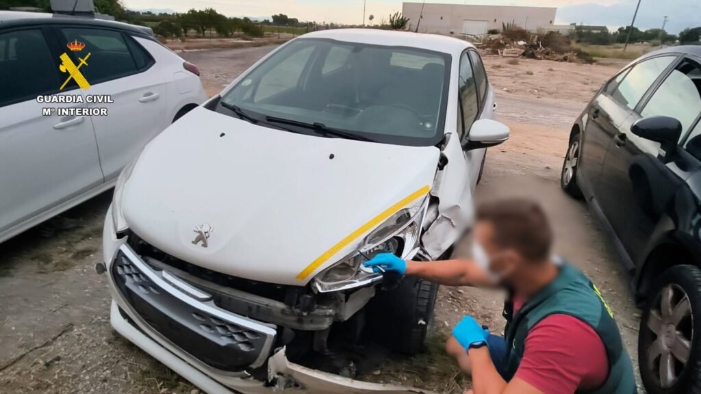 Un joven detenido en Dolores por atropellar intencionadamente a dos personas tras una discusión