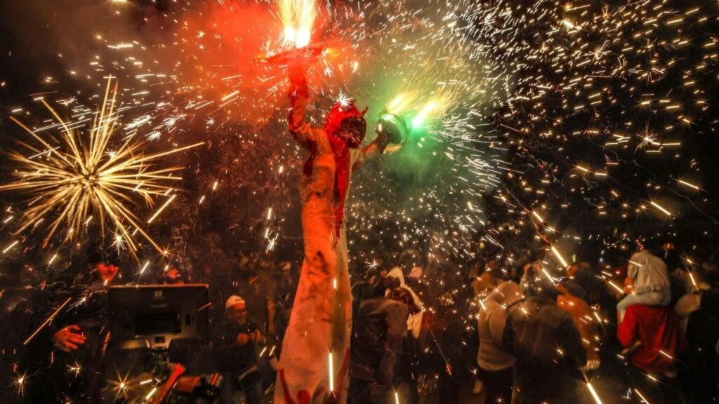 Elda se vuelca con el 9 d’Octubre: pasacalles, tardeo y Correfoc para celebrar el Día de la Comunitat Valenciana
