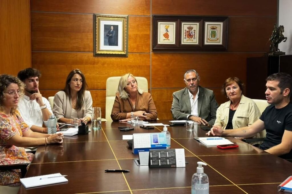 Calp baja la basura un 18% y el impuesto de circulación un 25%