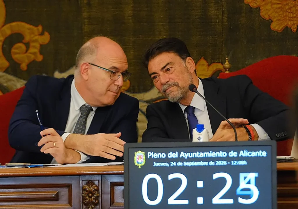 Pleno extraordinario en Alicante para que Manuel Villar explique el reparto de pisos de Les Naus
