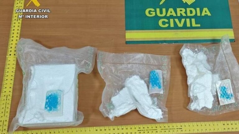 Detenidos tres hombres en San Vicente del Raspeig con más de 720 gramos de cocaína ocultos en un coche