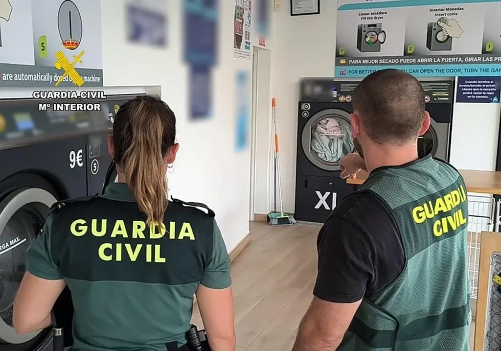 Cae una banda acusada de saquear lavanderías en la Marina Alta