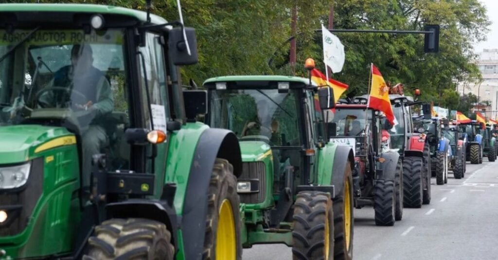 Los agricultores alicantinos mantienen las movilizaciones por unas ayudas al gasóleo que consideran insuficientes