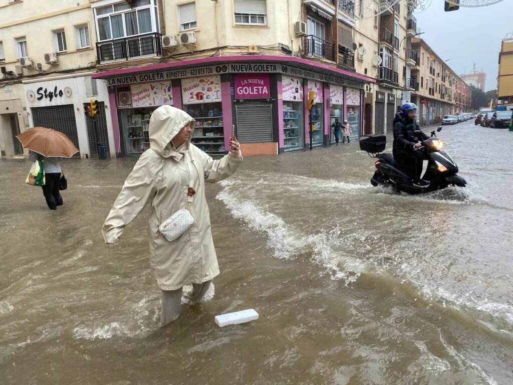 Alerta roja por lluvias en el norte de Alicante