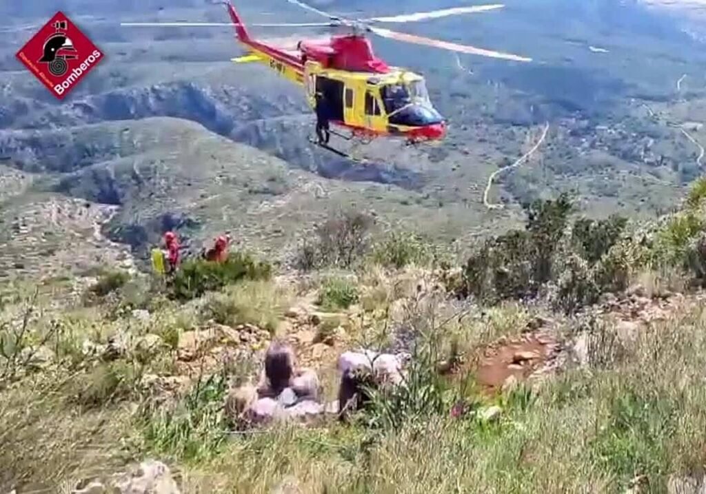 Rescatan en helicóptero a senderista herida